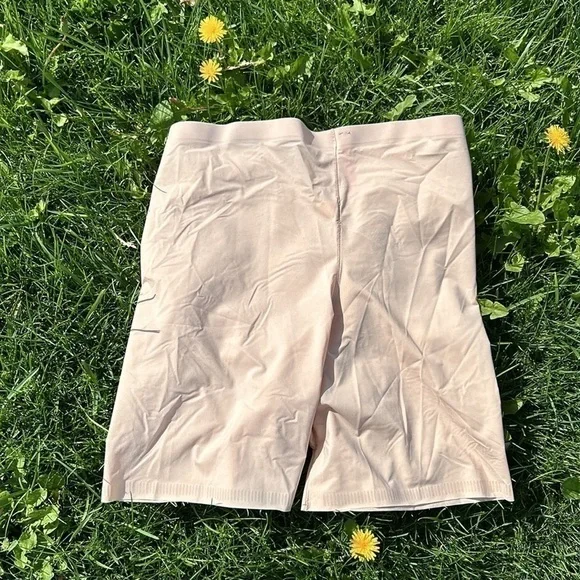 SPANX Seamless Everday Shaping Shorts - Picture 10 of 10